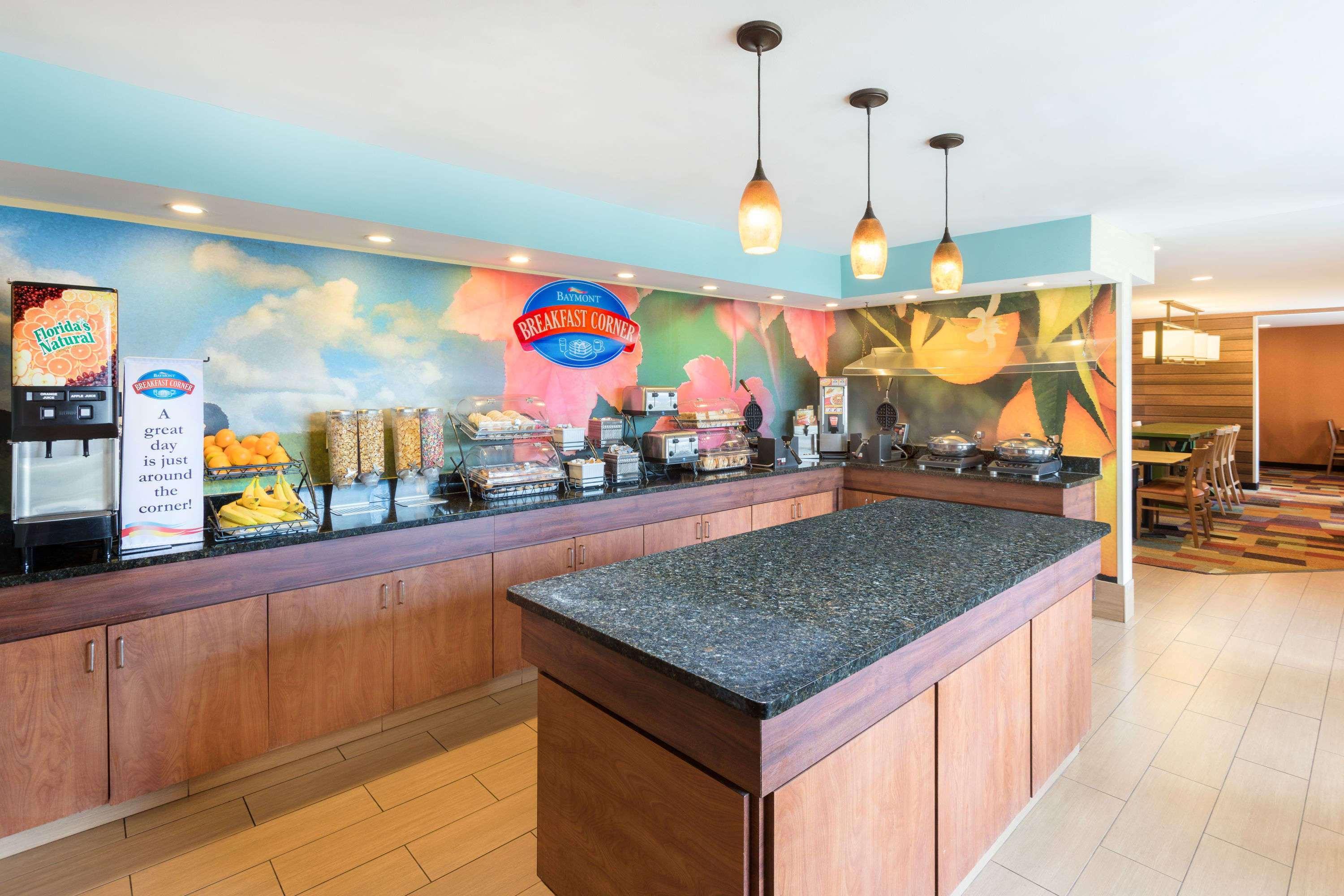 Baymont By Wyndham Savannah Midtown Экстерьер фото
