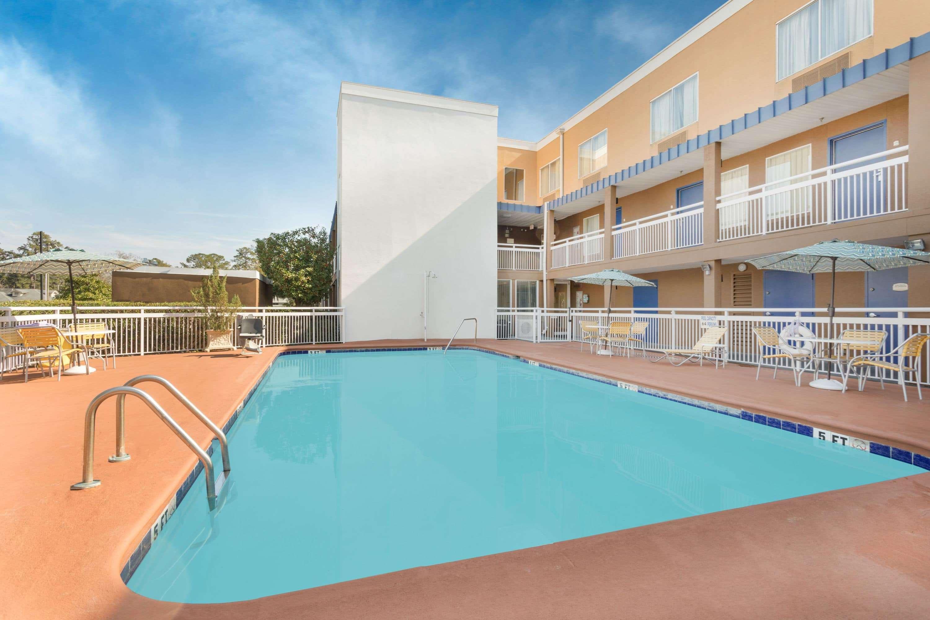 Baymont By Wyndham Savannah Midtown Экстерьер фото
