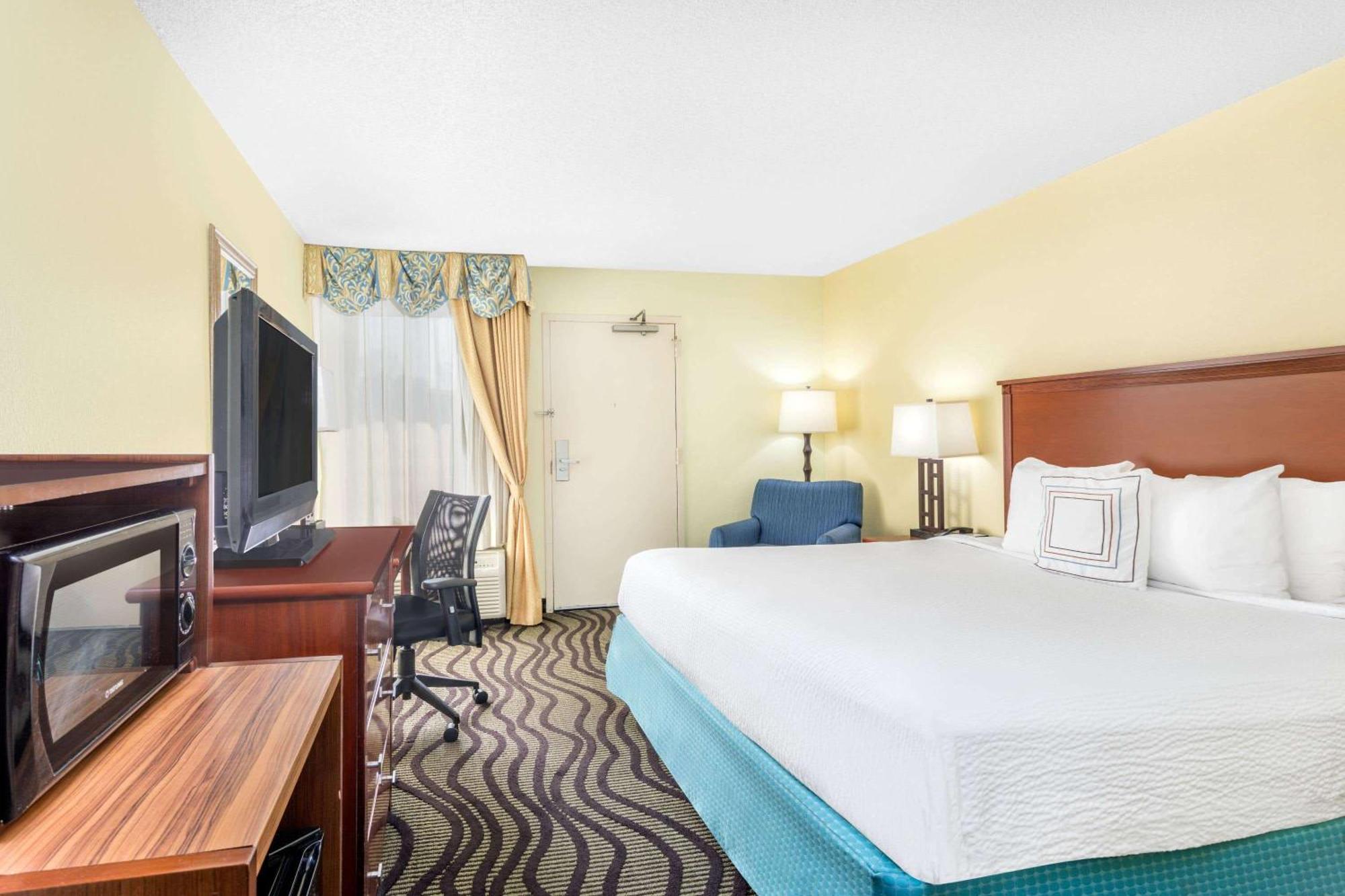 Baymont By Wyndham Savannah Midtown Экстерьер фото